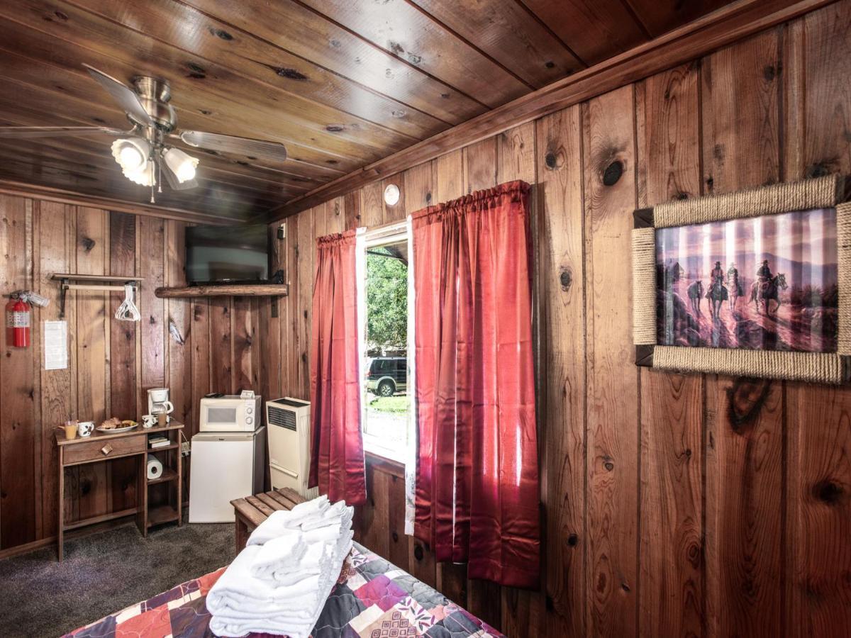 Apache Village Cabinette 11, Queen Bed, Midtown, Sleeps 2 ルイドソ エクステリア 写真